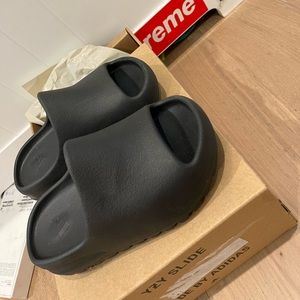 Yeezy slide 11k
